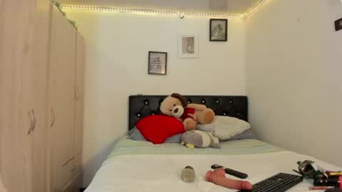 Sophia online show from 08/04/26, 12:03