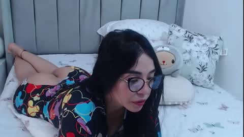 Snapshot of sammyboomm_ chatting on 10/19/25, 04:29  Sammyboom  online show from 10/19/25, 04:29