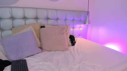 Axel online show from 02/13/25, 11:04