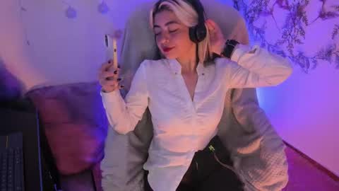 Snapshot of sammysammy_ chatting on 02/05/25, 03:34 online show from 02/05/25, 03:34