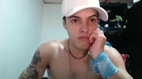 Snapshot of sammytop22 chatting on 10/15/25, 01:28 sammy model independiente online show from 10/15/25, 01:28