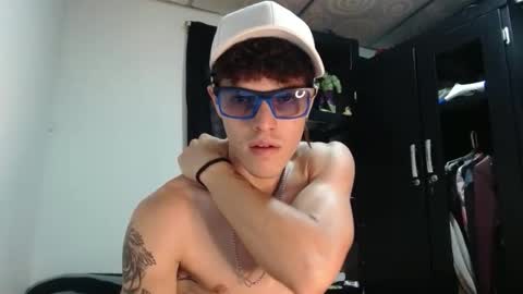 Snapshot of sammytop22 chatting on 10/16/25, 07:59 sammy model independiente online show from 10/16/25, 07:59