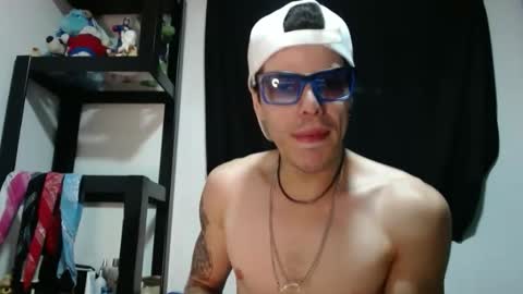 Snapshot of sammytop22 chatting on 10/19/25, 11:49 sammy model independiente online show from 10/19/25, 11:49