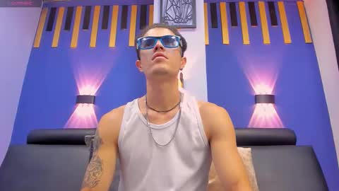 Snapshot of sammytop22 chatting on 10/24/25, 11:17 sammy model independiente online show from 10/24/25, 11:17