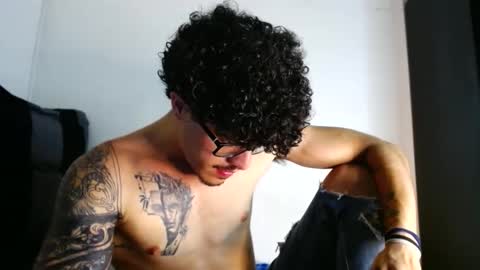 Snapshot of sammytop22 chatting on 05/27/26, 01:35 sammy model independiente online show from 05/27/26, 01:35