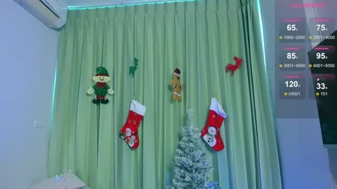 Snapshot of samuel_andrew chatting on 12/25/24, 04:44 Samuel online show from 12/25/24, 04:44