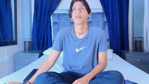 Snapshot of samuel_sincee chatting on 01/22/25, 03:20 Samuel Sincee online show from 01/22/25, 03:20