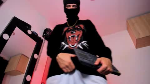   online show from 09/12/25, 09:42