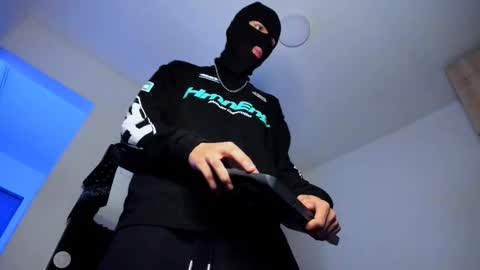   online show from 11/14/25, 02:54