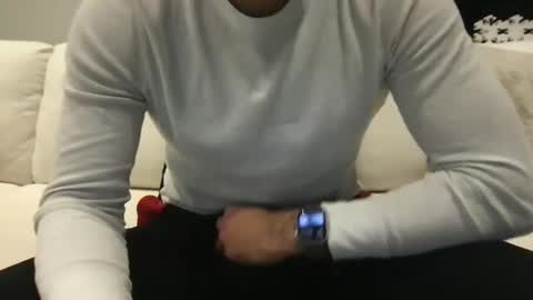 Snapshot of samwise2418 chatting on 01/05/25, 08:43 Sam W dick strip tease online show from 01/05/25, 08:43