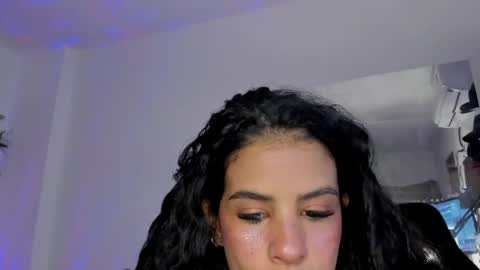 Snapshot of samykiss chatting on 04/14/26, 01:17 SamyHolbrook online show from 04/14/26, 01:17