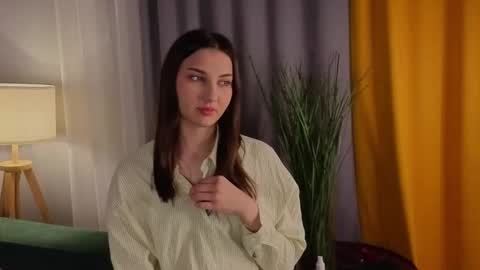 Isabel but you can call me Bella online show from 11/17/25, 01:11