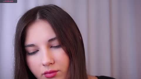 Snapshot of sandili chatting on 06/15/26, 03:31 Isabel but you can call me Bella online show from 06/15/26, 03:31