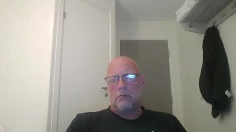 sandnesrune523 online show from 04/15/26, 05:53