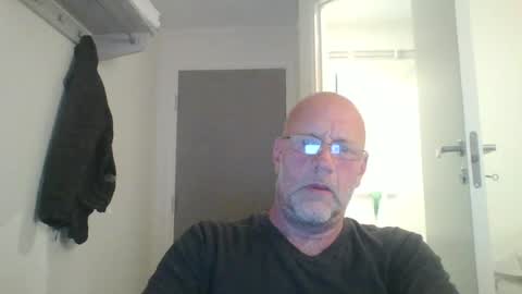 Snapshot of sandnesrune523 chatting on 06/14/26, 10:50 sandnesrune523 online show from 06/14/26, 10:50