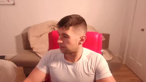 Snapshot of sandow_ chatting on 10/02/25, 04:14 Sandow online show from 10/02/25, 04:14