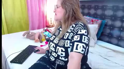 Snapshot of sandra_20_ chatting on 04/23/26, 11:09 SANDRA online show from 04/23/26, 11:09