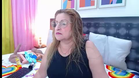 Snapshot of sandra_20_ chatting on 05/11/26, 10:21 SANDRA online show from 05/11/26, 10:21