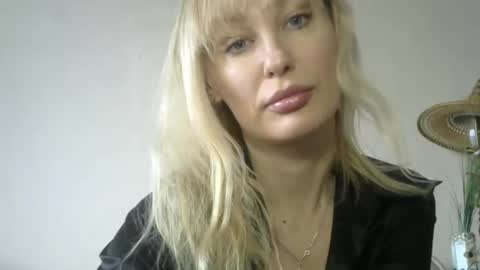 Snapshot of sandraglamour chatting on 03/06/25, 11:36 Sandra online show from 03/06/25, 11:36