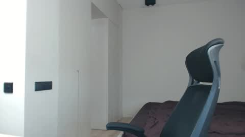 Snapshot of sandro_best chatting on 05/24/26, 09:36 DeAlex online show from 05/24/26, 09:36