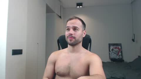 Snapshot of sandro_best chatting on 06/13/26, 11:41 DeAlex online show from 06/13/26, 11:41