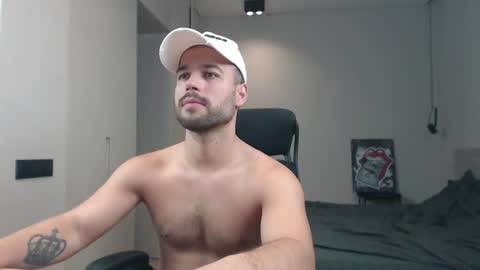 Snapshot of sandro_best chatting on 06/15/26, 10:06 DeAlex online show from 06/15/26, 10:06