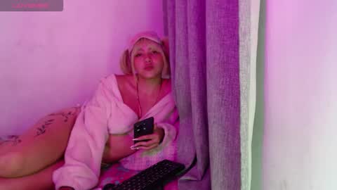 sandy_straw online show from 10/17/25, 04:37