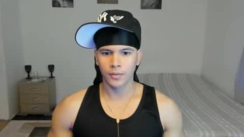 Snapshot of sant_wahlberg chatting on 05/20/26, 10:49 Sant online show from 05/20/26, 10:49