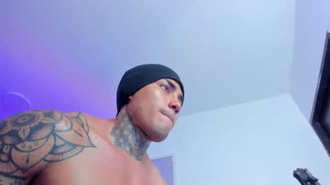 Santi Ferrer online show from 11/22/25, 06:51