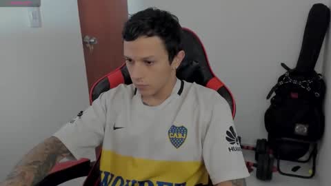 Snapshot of santi_alpha chatting on 09/24/25, 11:35 Santi online show from 09/24/25, 11:35