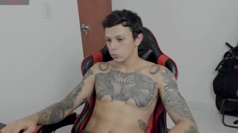 Snapshot of santi_alpha chatting on 10/02/25, 11:23 Santi online show from 10/02/25, 11:23