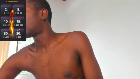 Snapshot of santi_brown1 chatting on 01/19/25, 07:26 Santibrown online show from 01/19/25, 07:26