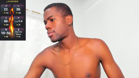 Snapshot of santi_brown1 chatting on 01/25/25, 10:50 Santibrown online show from 01/25/25, 10:50