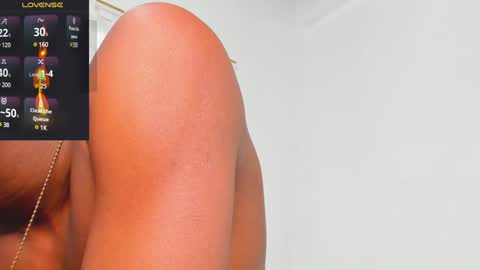 Snapshot of santi_brown1 chatting on 01/26/25, 10:46 Santibrown online show from 01/26/25, 10:46