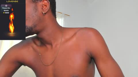 Snapshot of santi_brown1 chatting on 02/04/25, 08:17 Santibrown online show from 02/04/25, 08:17