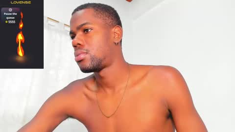 Snapshot of santi_brown1 chatting on 02/23/25, 10:42 Santibrown online show from 02/23/25, 10:42