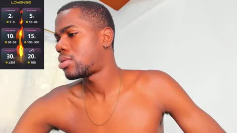 Snapshot of santi_brown1 chatting on 02/24/25, 07:52 Santibrown online show from 02/24/25, 07:52