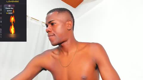 Snapshot of santi_brown1 chatting on 03/10/25, 05:00 Santibrown online show from 03/10/25, 05:00