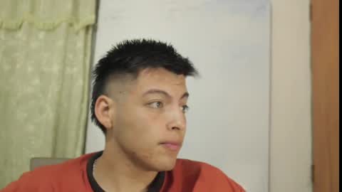 Snapshot of santi_henao chatting on 12/03/24, 05:53 Santiago Henao online show from 12/03/24, 05:53