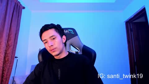 santi_twink19 online show from 12/18/24, 10:35