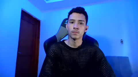santi_twink19 online show from 01/10/25, 12:04