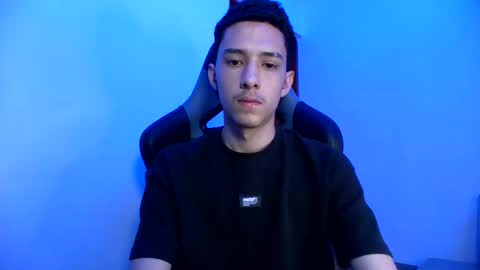 santi_twink19 online show from 02/12/25, 09:43