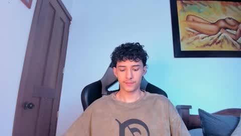 santi_twink19 online show from 09/27/25, 11:37