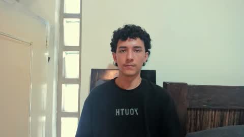 santi_twink19 online show from 10/09/25, 07:12