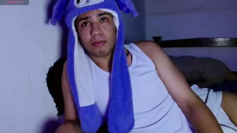 Snapshot of santiago_foxx chatting on 07/04/26, 10:05 santi online show from 07/04/26, 10:05
