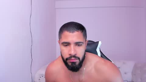 santiago_huntt online show from 02/21/25, 12:28