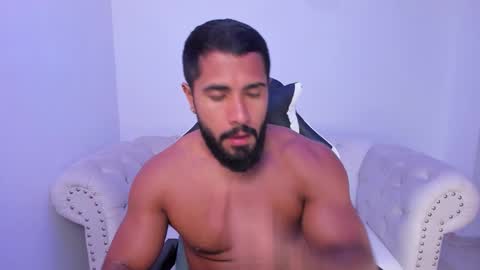 santiago_huntt online show from 10/07/25, 11:02