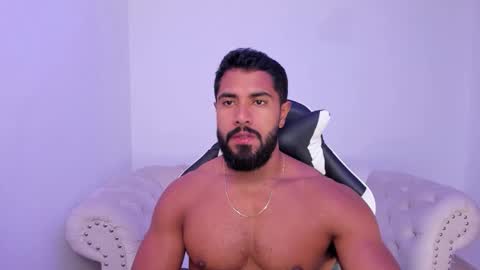 santiago_huntt online show from 11/18/25, 12:31