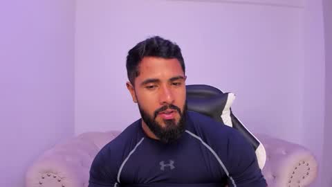 Snapshot of santiago_huntt chatting on 12/18/25, 01:11 santiago_huntt online show from 12/18/25, 01:11