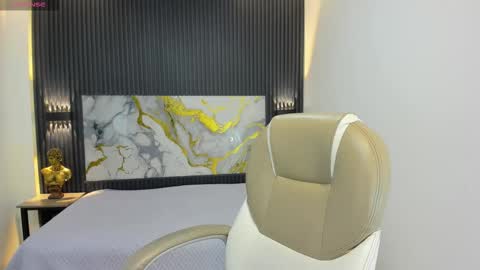 santiago_russo18 online show from 09/13/25, 12:05